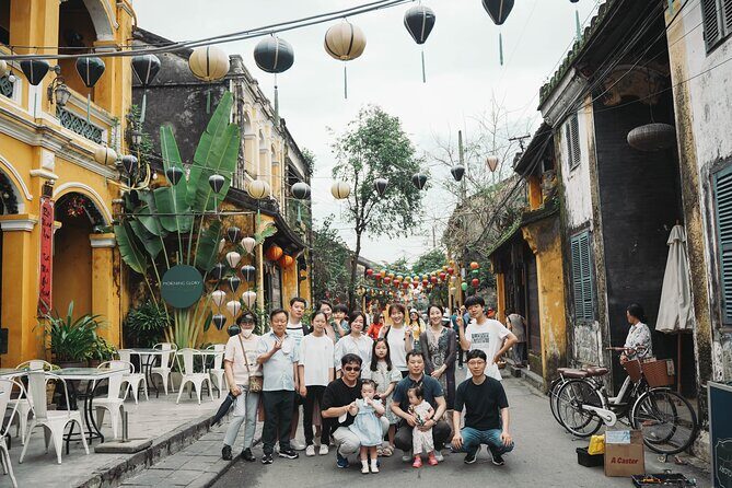 Hoi An Photographer & Vacation Photoshoot – Private Session - Ancient houses and old streets: the charm in the details