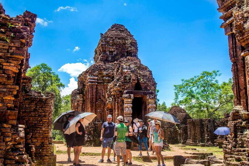 Hoi An: Private Cycling to My Son Sanctuary with Local Guide - The snack and market pause: fuel, local flavors, and a calmer pace