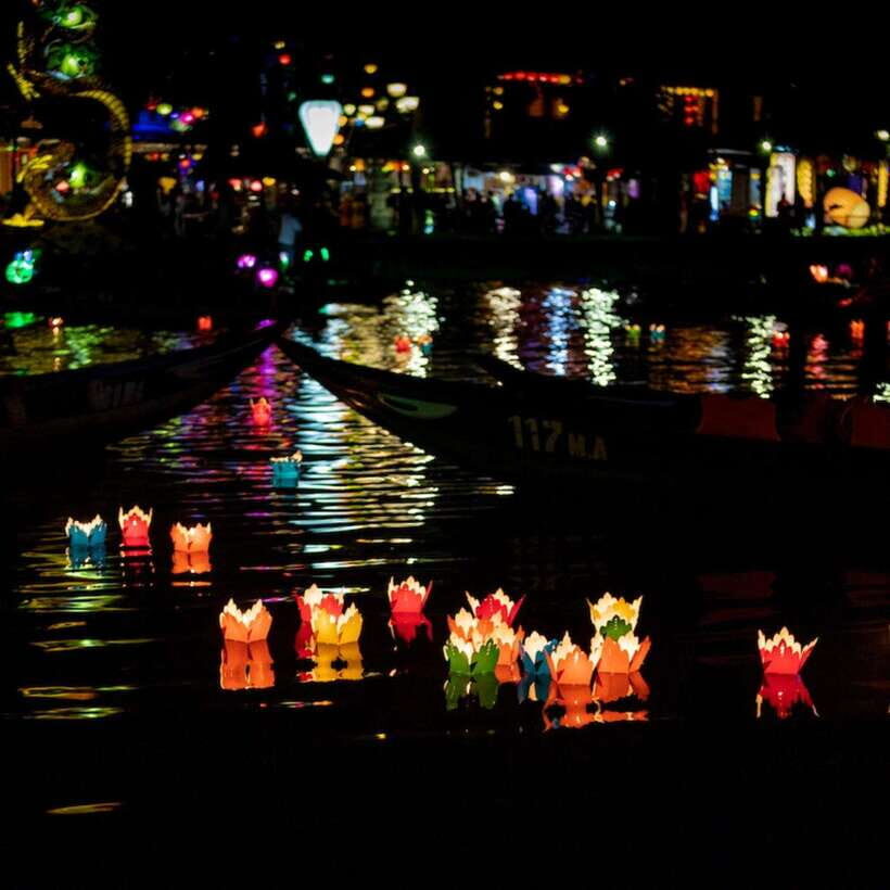 Hoi An: Private night boat Trip & release lantern on river - Floating your lantern: luck and peace in a simple ritual