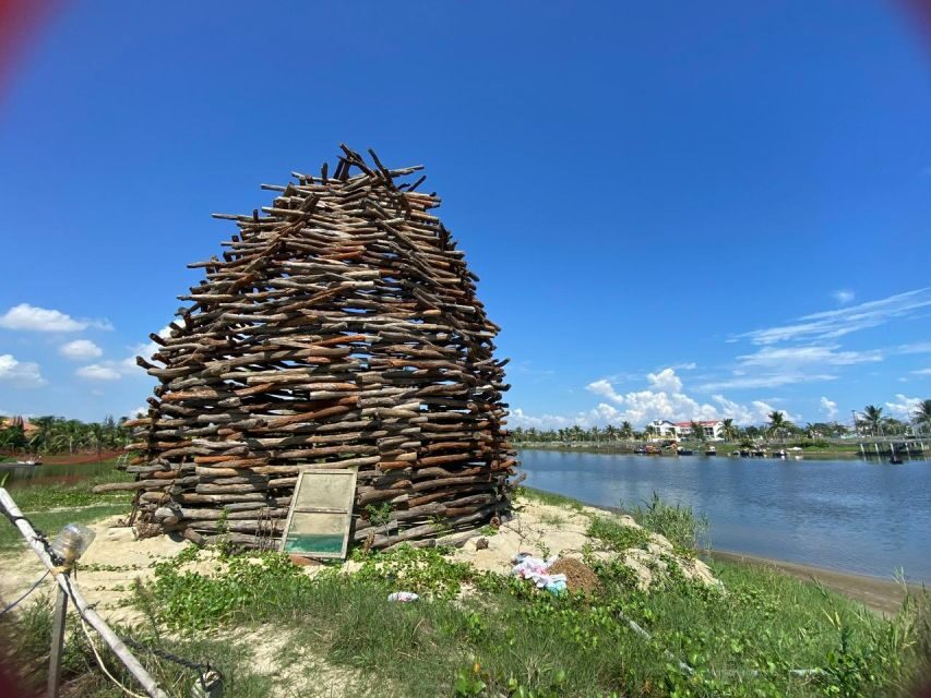 Hoi An: Rural Cycling Tour to Village with Basket Boat Ride - Tra Que Vegetable Village: where herbs meet hands-on farming