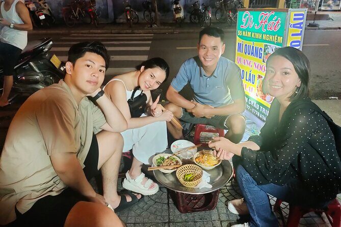 Hoi An street food tour - The main lineup: rice pancakes, Cao Lầu noodles, Bánh Mì, and grilled pork