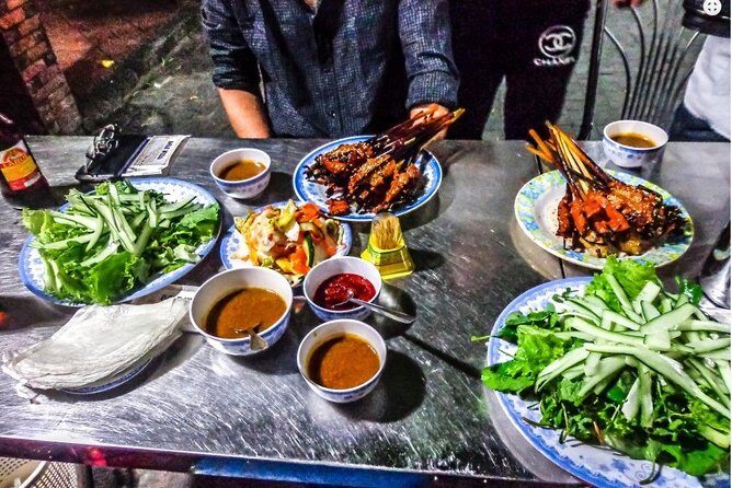 Hoi An Street Food Tour- Eat Like A Local - How the Evening Walk Feels When the City Is Extra Busy