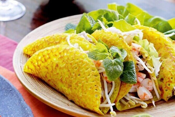 Hoi An Street Food Walking Tour with Local Foodies - Stop 1: Bánh xèo by the riverside, with sizzling real-world context