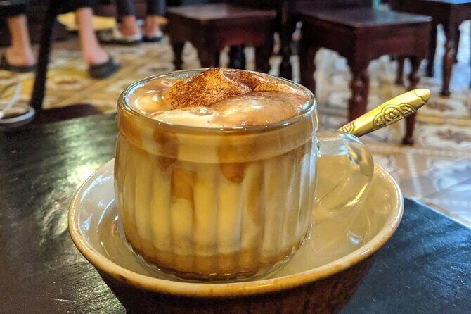 Hoi An Street Food Walking Tour with Local Foodies - Stop 4: Cao lầu, the Hoi An noodle you can’t copy easily