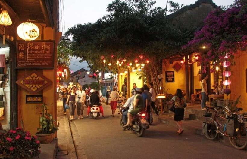 Hoi An: Sunset Food Tasting Tour - The small-group advantage: attention without rushing