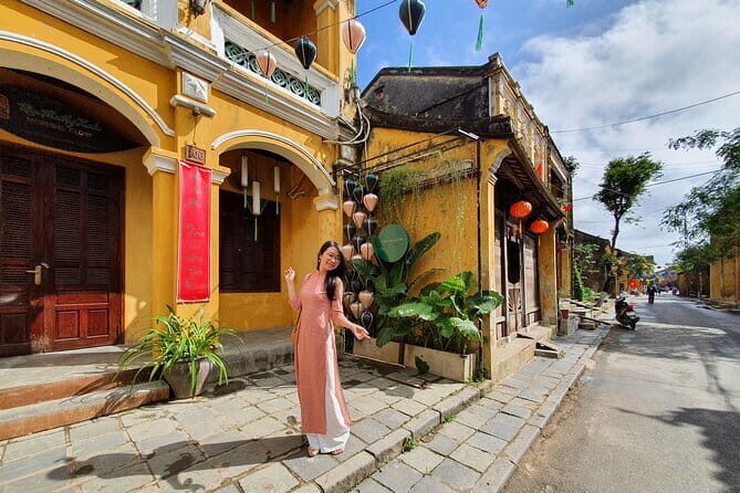 Hoi An to Dong Hoi rides by Private Car service - Hue Citadel Break: Turning Transit Into a City Moment