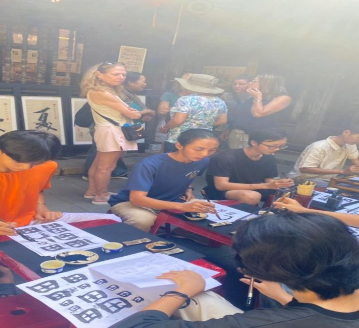 Hoi An: Traditional Vietnamese Calligraphy Class in Oldtown - The teacher and the small-group size: help without crowding