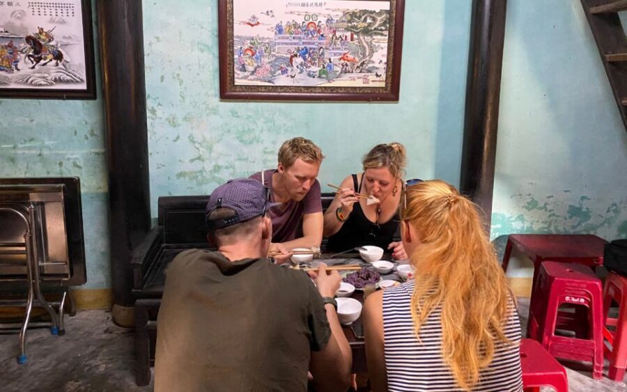 Hoi An Vegan Food Tour - Vegan cao lau and the pleasure of a real local restaurant
