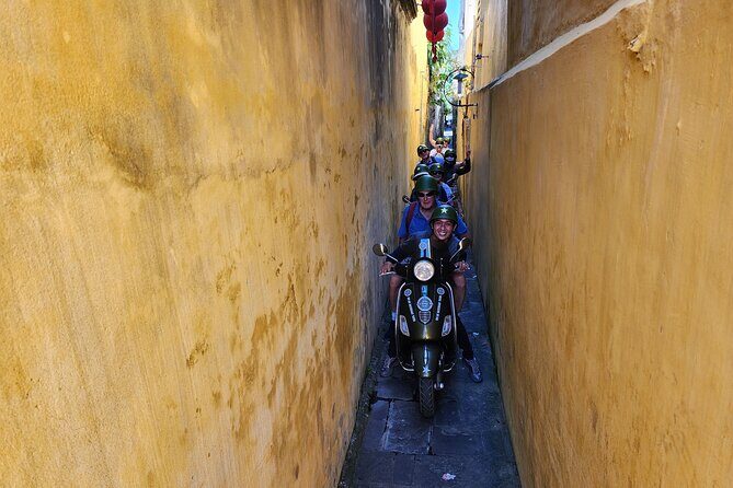 Hoi An Vespa Tours: Hoi An Highlights and Hidden Gems - Final stop in Old Town: Hoi An delicacies and how to order without stress