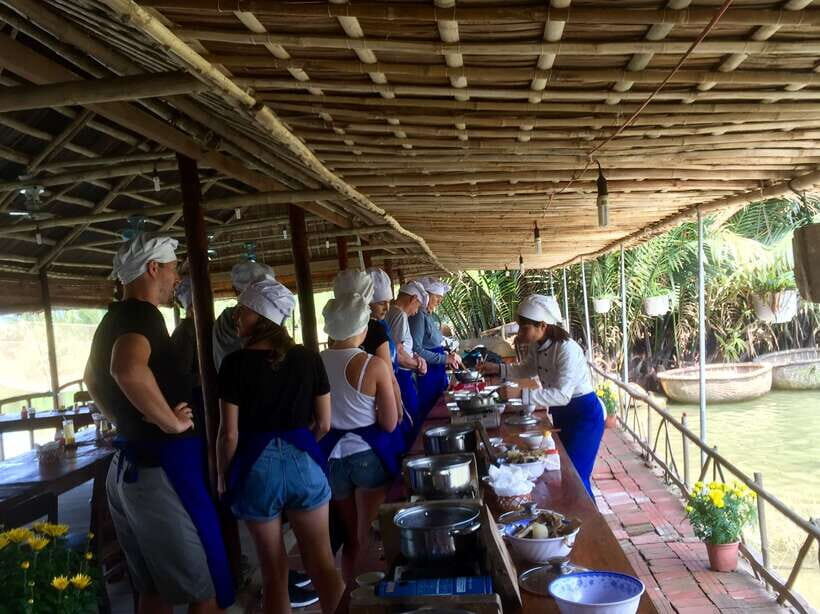 Hoian/Danang: Eco Cooking Class, Cruise Trip, Basket Boat - Group size, pacing, and what to wear