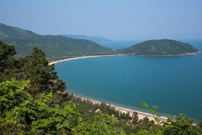 Hue city tour 1 day from Da Nang / Hoi An - Thien Mu Pagoda and lunch: where the pace slows for a reason