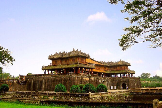 Hue city tour from Hoi An or Da Nang - Private tour - Guide quality: what to expect from English and French storytelling