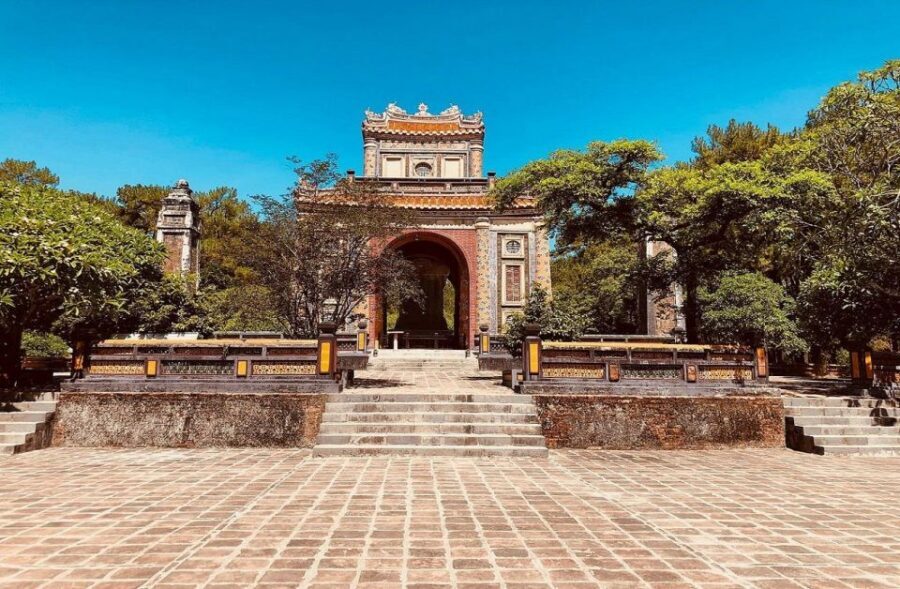 Hue City Tour with Dragon Boat from Hue or Danang or Hoi An - Lunch at a Hue spot: Bún Bò Huế with beef