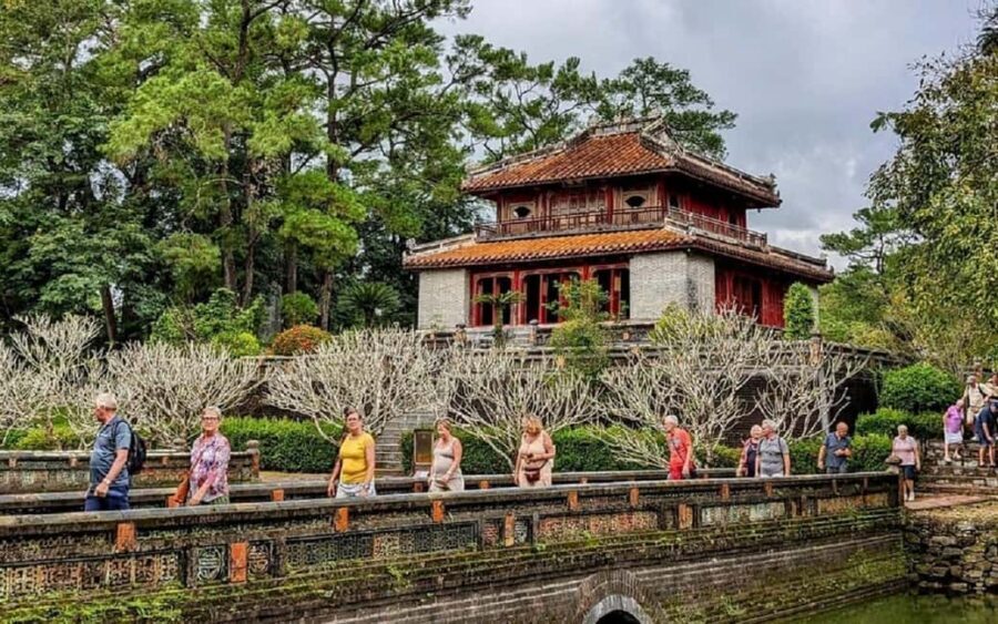 Hue Full-Day Tour from Da Nang/Hoi An with Imperial City - Hue lunch: 7 dishes that turn the long day into real fuel