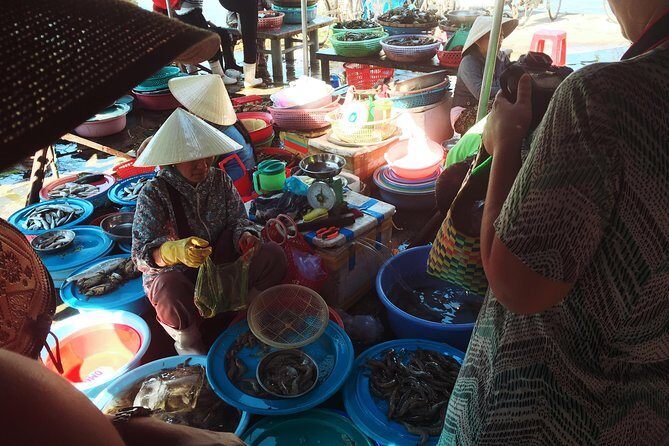 Morning Cooking Class in Thuan Tinh Island depart from Hoi An Old Town - Meeting Ms. Hoa: Snacking, Gardens, and Traditional Village Life