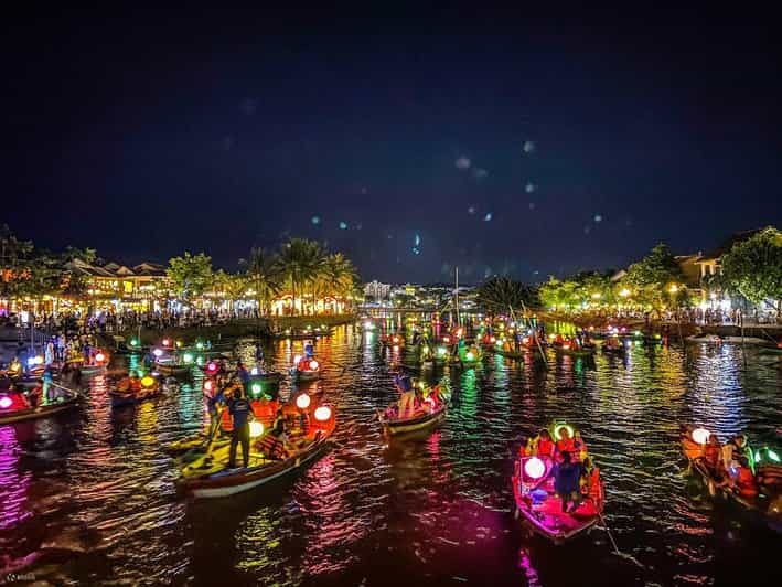 Night Boat Trip and Floating Lantern on Hoai River Hoi An - The Short Boat Ride: Views, Smells, and Boat-Rower Rhythm