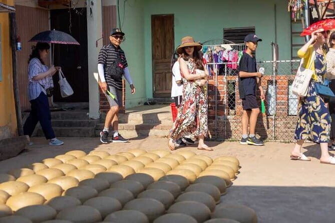 Pottery Making with the Locals in Thanh Ha Village - Why the no-mold pottery method makes your souvenir more interesting