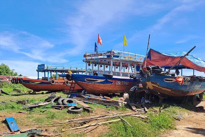Private Boat to Hoi An Craft Villages-Pottery, Carpentry village - Biking, walking, and how the day keeps you engaged