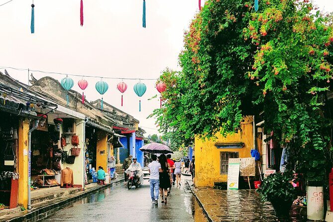 Private Food Tour and Hidden Gems in Hoi An - Hoi An market time: bargain energy and real street life
