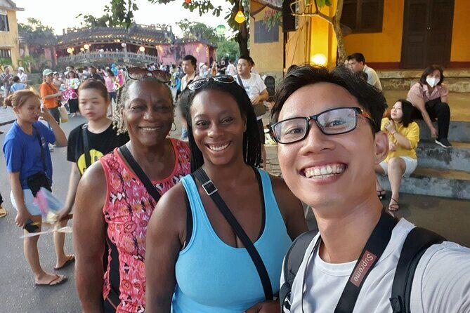 Private Food Tour and Hidden Gems in Hoi An - Cao Lau and banh xeo: eating the two dishes Hoi An locals take seriously