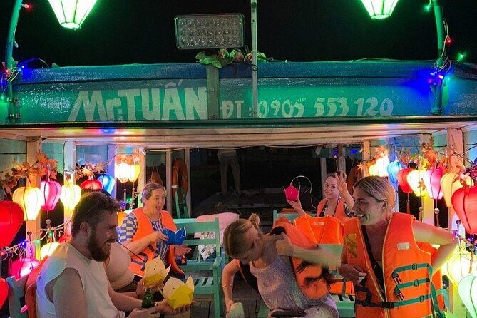 PRIVATE Hoi An Ancient Town - Night Market Street Food By Night - What to Expect at Dinner and Food Stops