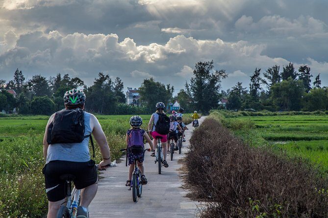 Private Hoi An Evening Food Tastings Tour by Bike - Meeting at Discova Day Tour Shop and Getting Set Up Fast