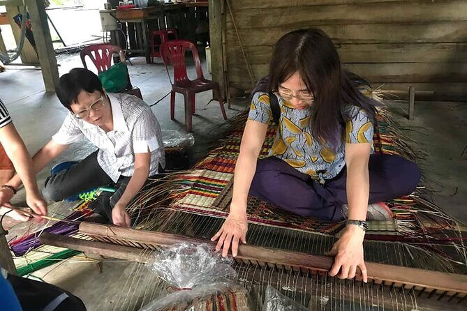 Private Hoi An Scooter/Motorbike Tour Village By Aodai Lady Rider - Stop 4: Tra Que Vegetable Village and the hands-on farming mindset