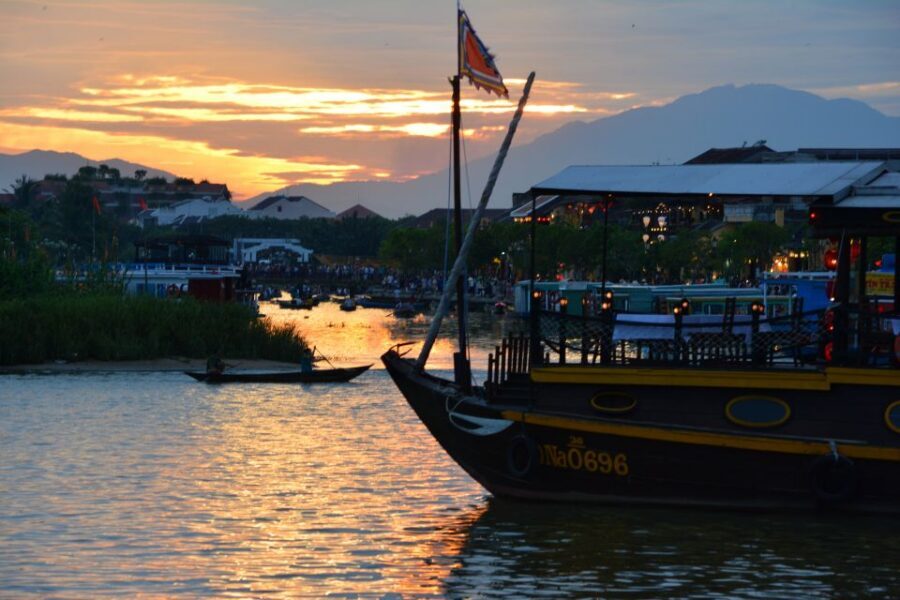 Romantic Sunset Dinner Cruise in Hoi An - Floating lanterns: the small moment that makes the cruise memorable