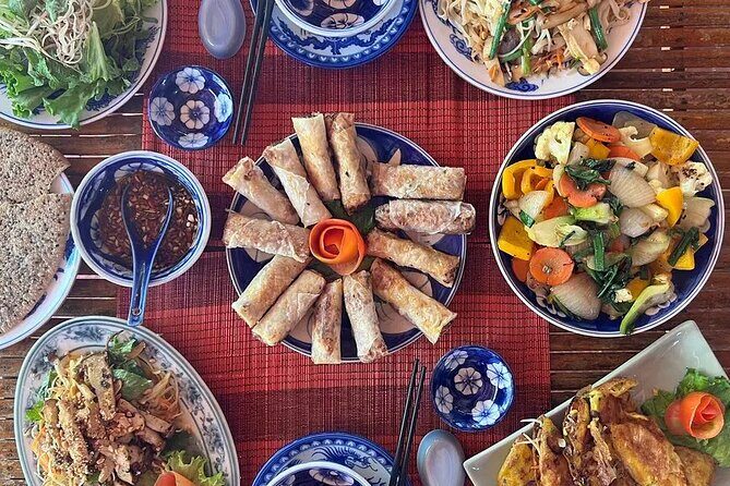 Street Food Walking Tours With Colourful Lanterns Boat Ride - Who this tour is best for