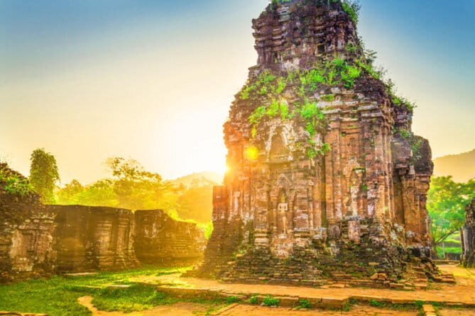 WAR TRAILS TOUR to KY ANH TUNNELS & CHAM RUINED SANCTUARY - Noodles at Midday and the Return to Hoi An